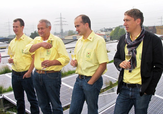 Ihrer eigenen Firma aufs Dach stiegen ...ost-Grohandel Rinklin in Eichstetten.  | Foto: gustav rinklin