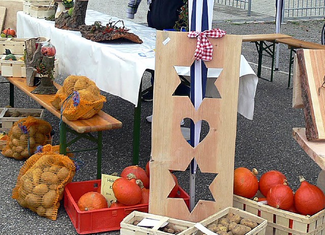 Auch Dekorationen konnten gekauft werden.  | Foto: dieter fink