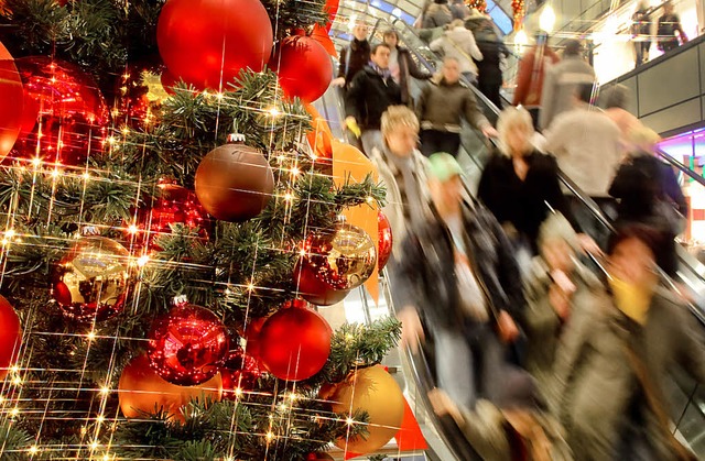 Zu Weihnachten hoffen die Hndler auf klingende Kassen.   | Foto: dpa