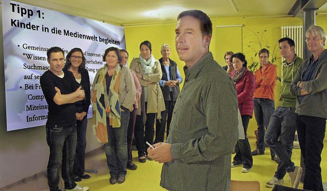 Thorolf Clemens (Mitte) gab im Roten H...ektronischer Medien begleiten wollen.   | Foto: Verein