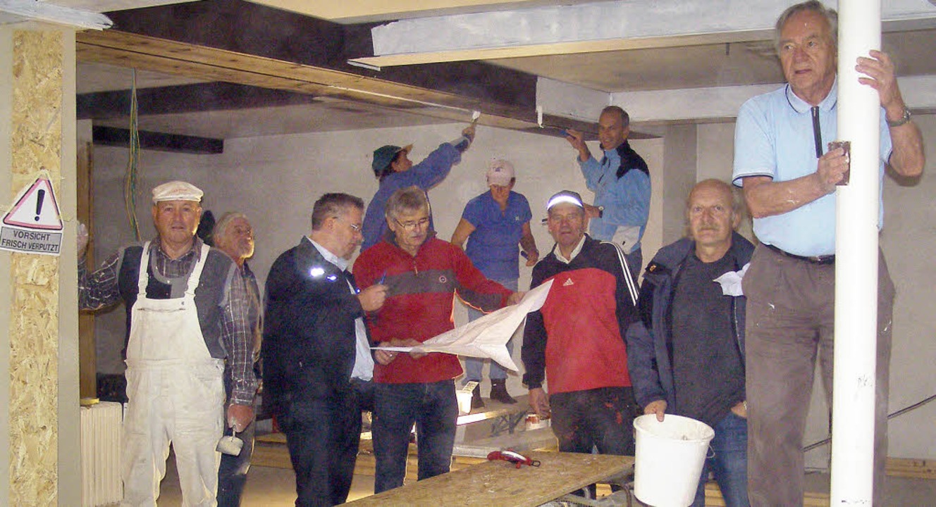 Zusammen fr die Gemeinschaft: Im ehem...n freiwilligen Helfern der Dorfladen.   | Foto: Liane Schilling