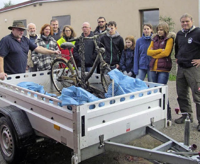 Einiges an Unrat wurde bei der Rhyputz...nd des Fischereivereins eingesammelt.   | Foto: Albert Greiner