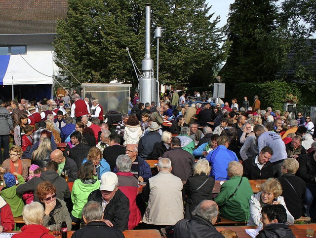 In den Zelten und im Freien herrschte ...onntag Hochbetrieb und tolle Stimmung.  | Foto: cremer