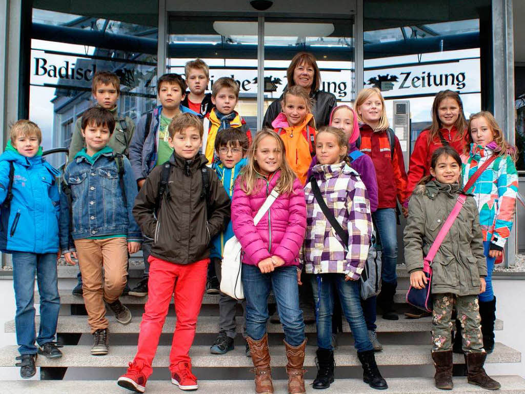 Die Klasse 4a der Feyeschule Freiburg mit ihrer Schulleiterin Claudia Roesinger. Die Klasse 4a der Feyeschule Freiburg mit ihrer Schulleiterin Claudia Roesinger.