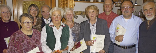 Die Geehrten des Johannes-Chores Todtn... Pfarrer August Schuler (ganz rechts)   | Foto: Wehrle