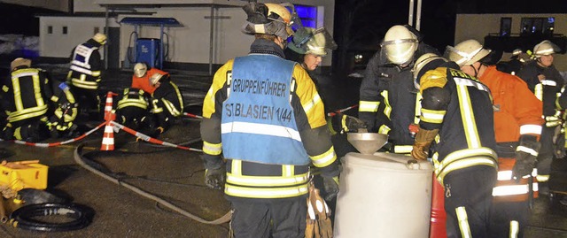 Auch in Nachbargemeinden hat die Feuer...ner Tankstelle in Husern im Einsatz.   | Foto: Sebastian Barthmes