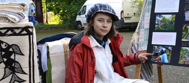 Daria Aebersold verkaufte beim Herbstf...r Erls kommt den Produzenten zugute.   | Foto: Britta Wieschenkmper