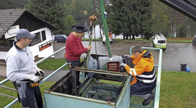 Der nach 40 Jahren erstmals berholte ...seinen Platz im Getriebeturm gesetzt.   | Foto: wolfgang adam