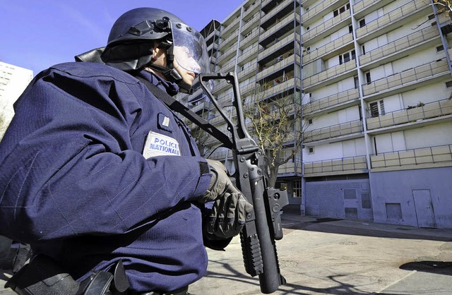 Polizeirazzia in einem Problemviertel in der franzsischen Hafenstadt Marseille  | Foto: AFP-Partnerbilder