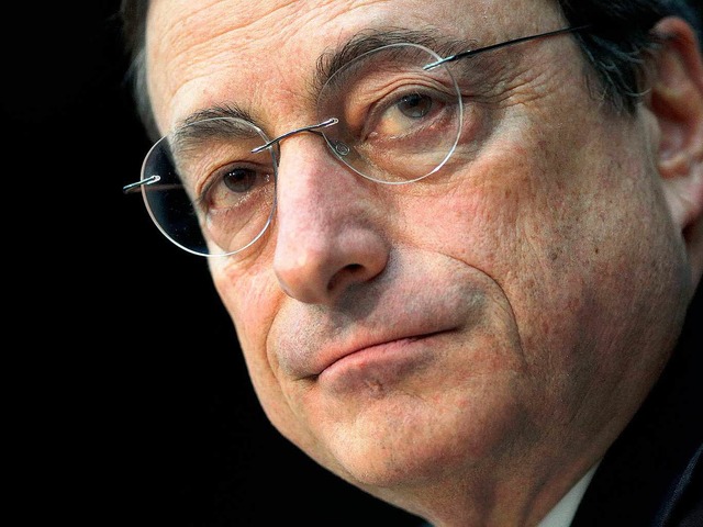 Gilt vielen Beobachtern als die mchti...olitik: Zentralbankchef Mario Draghi.   | Foto: dpa