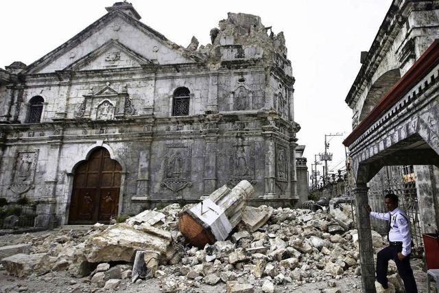 Schweres Erdbeben auf den Philippinen