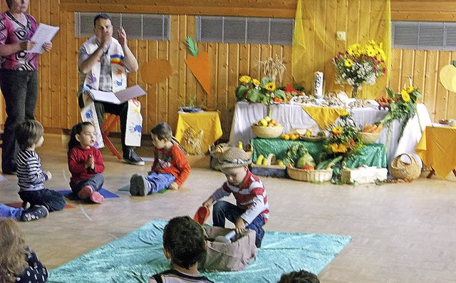 &#8222; Vom Korn zum Brot&#8220; hie ...ahlen und dem Quetschen des Getreides.  | Foto: Kindergarten