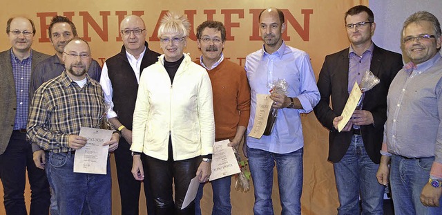 Der Vorstand der Werbegemeinschaft Wal...echts) fr 30-jhrige Mitgliedschaft.   | Foto: Sylvia Timm