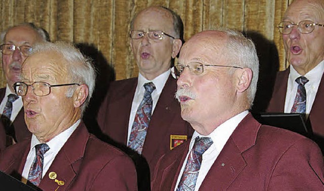 Der Mnnerchor Harpolingen (Bild) singt mit dem Gesangverein Rickenbach.  | Foto: archivfoto: hans-walter mark