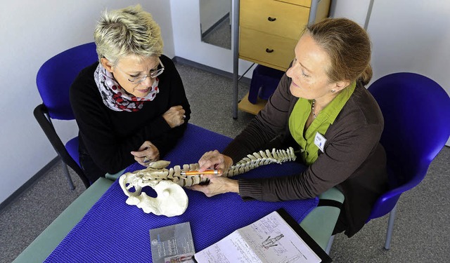 Die Physiotherapeutin Sabine Kanzler (...ftig mehr Freiheit bei der Behandlung.  | Foto: Ingo Schneider