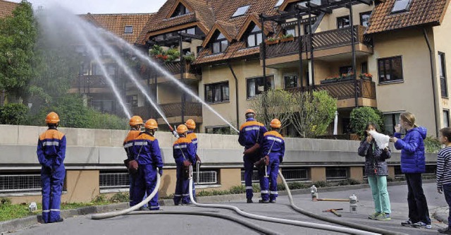 Wasser marsch: Beim Herbsthock der Umk...ehr zeigte der Nachwuchs sein Knnen.   | Foto: Steckmeister