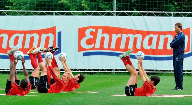 Trainingseinheiten vor Ehrmann-Schrift... das wird es in Freiburg weiter geben.  | Foto: Rolf Haid