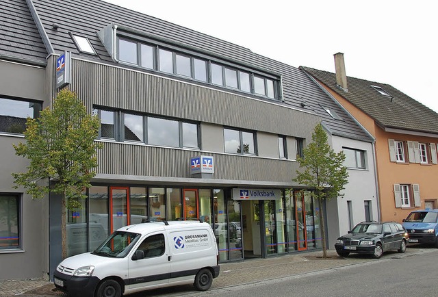 Traditionelles Satteldach, moderne Fassade: Der Neubau setzt Akzente.   | Foto: herbert Frey