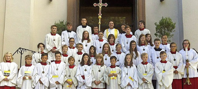 Die kleine Parrgemeinde St. Wendelin Y... die Schar der Messdiener aufgenommen.  | Foto: Thomas Steimer