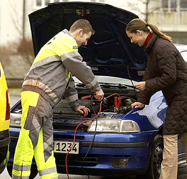 Starthilfe durch Pannenhelfer  | Foto: Firmenmaterial BZ