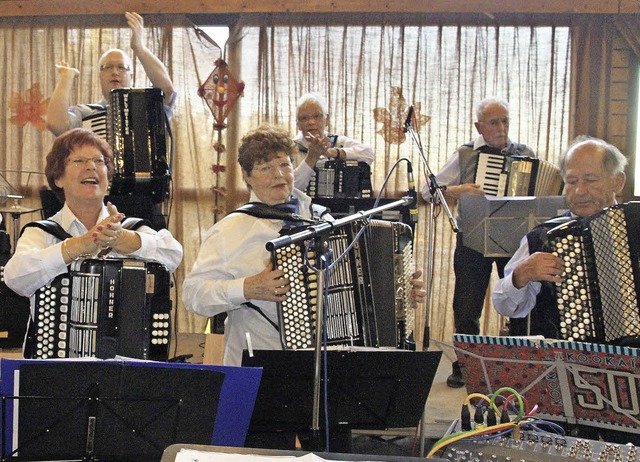 Die Begeisterung der Musiker bertrug sich auch auf das Publikum in der Halle.  | Foto: Frowalt Janzer