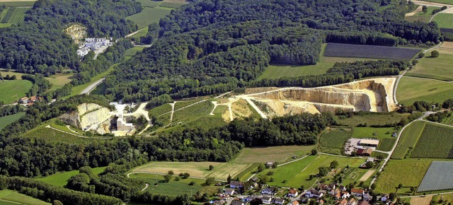 Das Bild aus dem Jahr 2012 zeigt den b...wo weitere Kalksteinvorkommen liegen.   | Foto: erich meyer