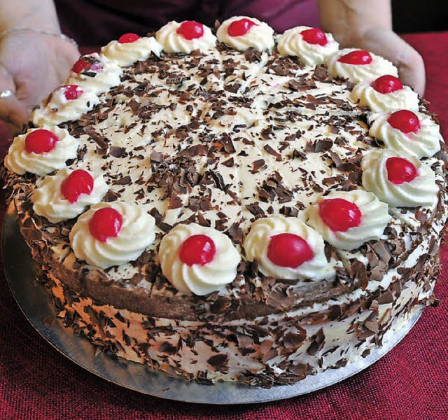 Selbst gebackene Torten und Kuchen wil...Hemma-Gruppe in ihrem Caf servieren.   | Foto: dpa
