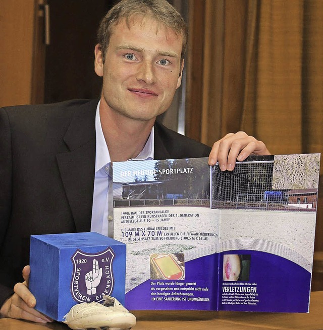 David Duttlinger präsentiert neben e...ationsbroschüre für die Hausbesuche. | Foto: Gert Brichta David Duttlinger präsentiert neben e...ationsbroschüre für die Hausbesuche. | Foto: Gert Brichta