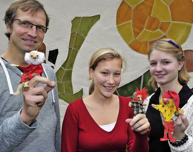 Pppchen als Mitbringsel: Frieder Weis...t und Tabea-Sophie Reich (von links).   | Foto: Thomas kunz