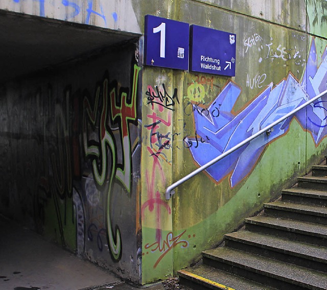 Keine schne Unterfhrung und Zugang z...r ber Treppen am Bahnhof Wehr-Brennet  | Foto: Bianca Fritz