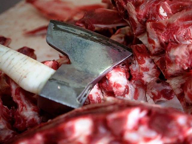 Die Fleischindustrie will ihren schlechten Ruf loswerden  | Foto: dpa
