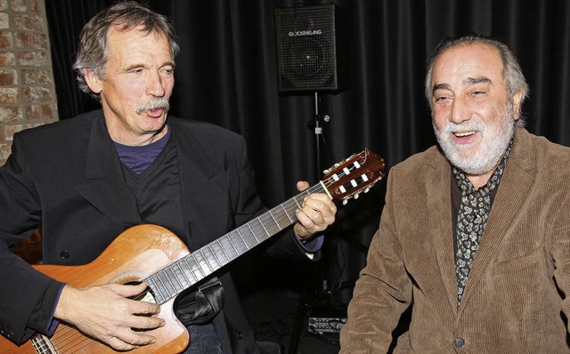 Guiseppe Boscia (rechts) liest &#8722;...hl mir eine Geschichte, Papa!&#8220;.  | Foto: Dagmar barber