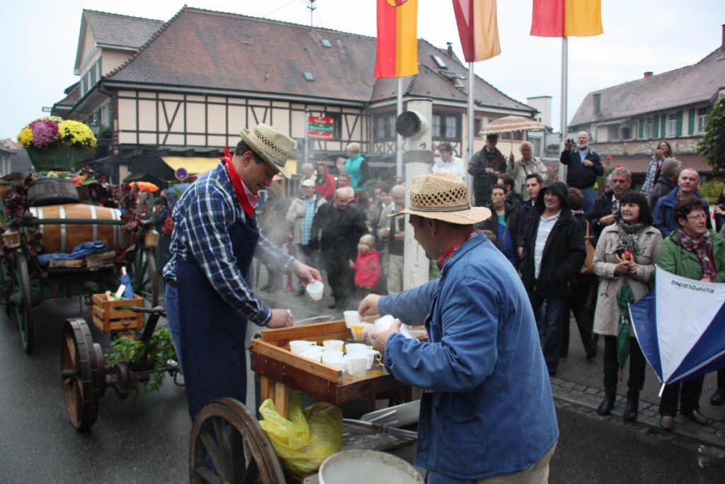 Am Sonntag herrschte in Ihringen beim Herbstausklang trotz Regenwetter gute Stimmung.