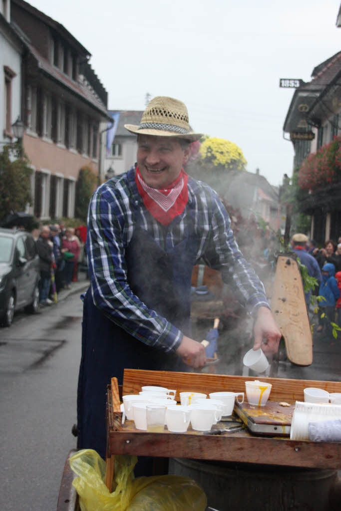 Am Sonntag herrschte in Ihringen beim Herbstausklang trotz Regenwetter gute Stimmung.