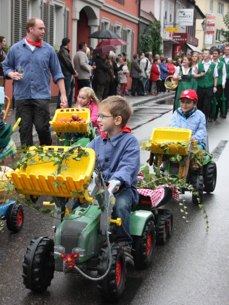 Am Sonntag herrschte in Ihringen beim Herbstausklang trotz Regenwetter gute Stimmung.