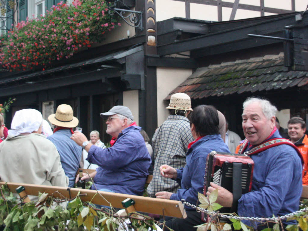 Am Sonntag herrschte in Ihringen beim Herbstausklang trotz Regenwetter gute Stimmung.