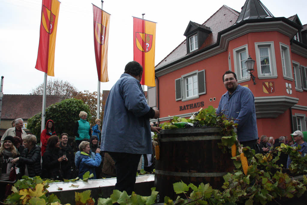 Am Sonntag herrschte in Ihringen beim Herbstausklang trotz Regenwetter gute Stimmung.