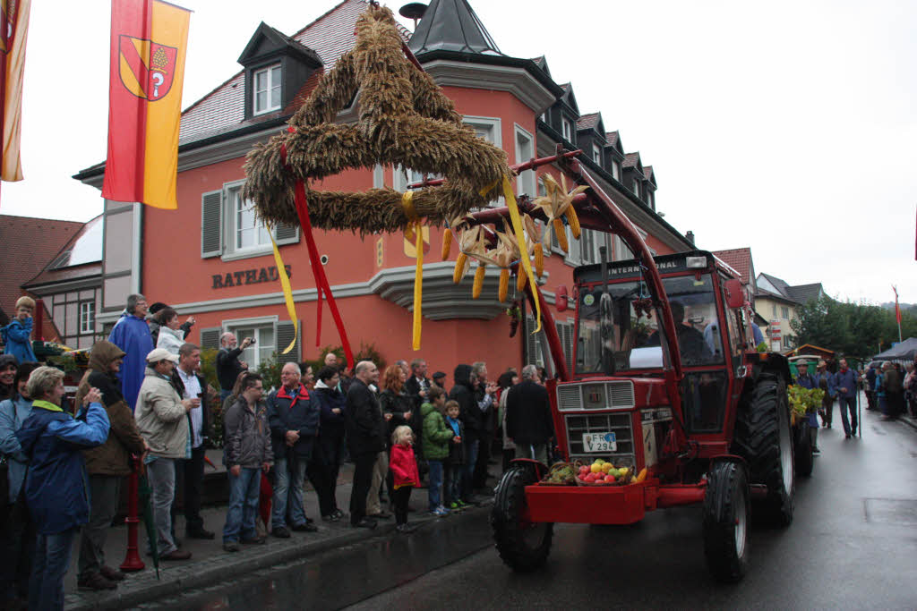 Am Sonntag herrschte in Ihringen beim Herbstausklang trotz Regenwetter gute Stimmung.