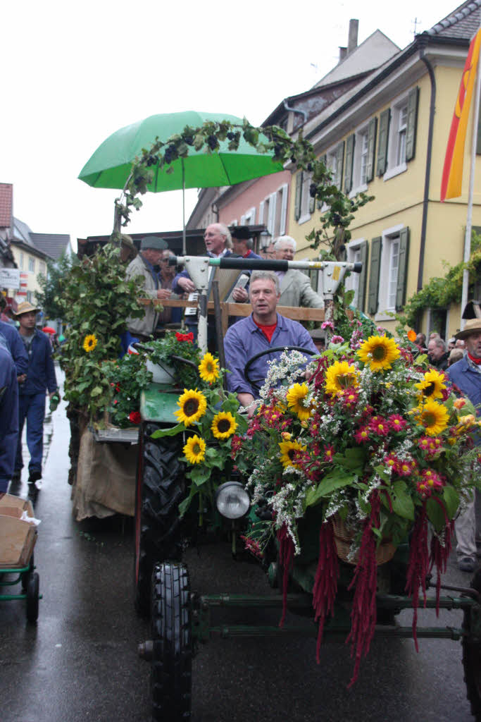 Am Sonntag herrschte in Ihringen beim Herbstausklang trotz Regenwetter gute Stimmung.