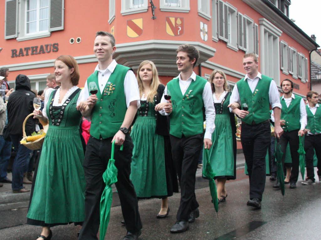 Am Sonntag herrschte in Ihringen beim Herbstausklang trotz Regenwetter gute Stimmung.