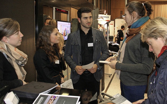 Information auf Augenhhe, das heit, ...ungen, gibt es bei der Jobstartbrse.   | Foto: Gerda Oswald