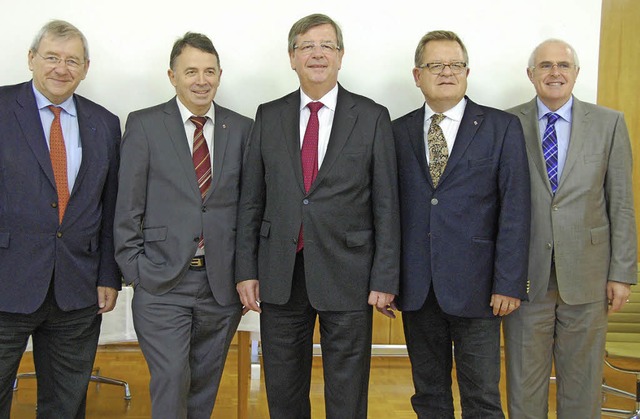 Der Vorstand mit Prsident Willi Stchele (Mitte)   | Foto: Herbert Frey