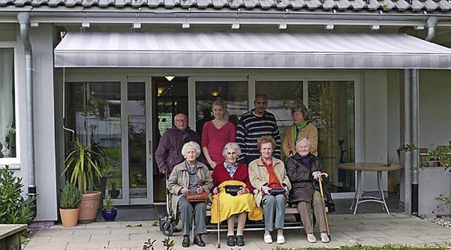 Khlenden Schatten wirft auf der Terra...beth in flingen fortan eine Markise.   | Foto: Verein