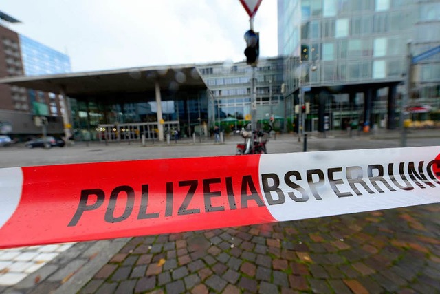 Die Polizei in Freiburg sucht nach dem...Innenstadt stundenlang lahmgelegt hat.  | Foto: Ingo Schneider