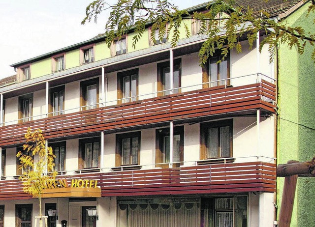 Das Hotel Bren in Donaueschingen hat ... sich. Heute gilt es als Schandfleck.   | Foto: Archiv