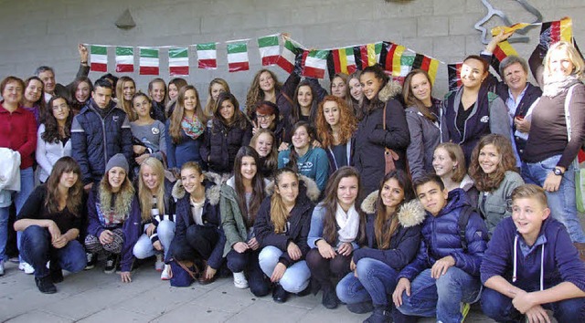 Haben Freundschaft geschlossen: Schle...d Jugendliche des Erasmus-Gymnasiums.   | Foto: Helena Kiefer