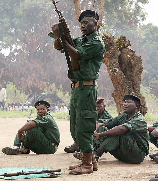 Mitglieder der Renamo beim Training  | Foto: AFP