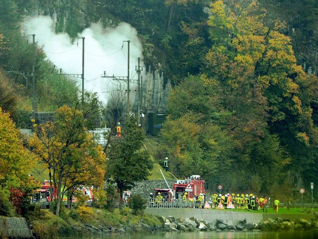 Rauch ber der Unglcksstelle im Kanton Obwalden  | Foto: dpa