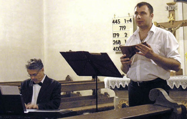 Roman Kazak (rechts) und  Wladimir Steba beim Konzert in Tutschfelden.  | Foto: Ute Schler