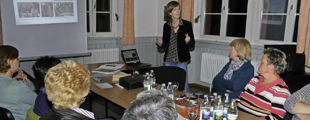 Sigrid Gnter von der Geschftsstelle ...formationsabend am Montag in Amoltern.  | Foto: Christel Hlter-Hassler